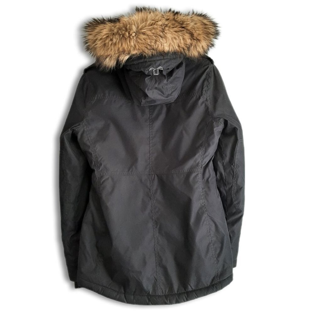 Aritzia Black Ski & Snow Jacket with Faux Fur Trim - Picture 6 of 16